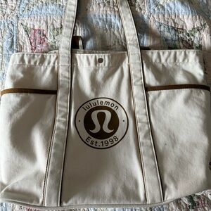 Lululemon Daily Multi-Pocket Canvas Tote Bag 20L Logo